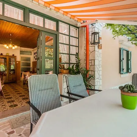 Vanda & Frane Guest house 4*