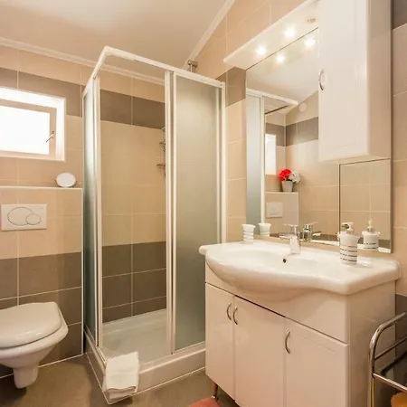 Vanda & Frane Guest house 4*
